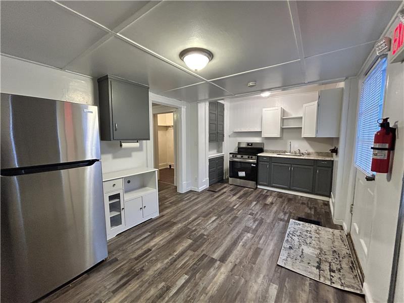 208 Main St - Photo 2 of 11