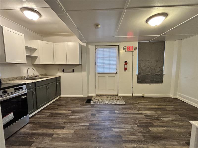 208 Main St - Photo 3 of 11