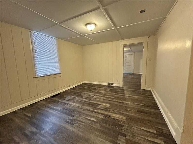 208 Main St - Photo 7 of 11