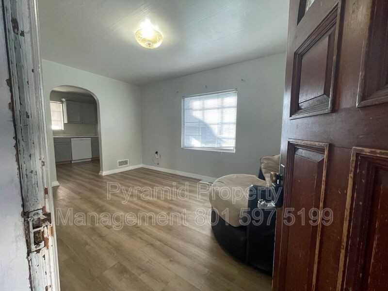 39-43 Wn #43 - Photo 2 of 11