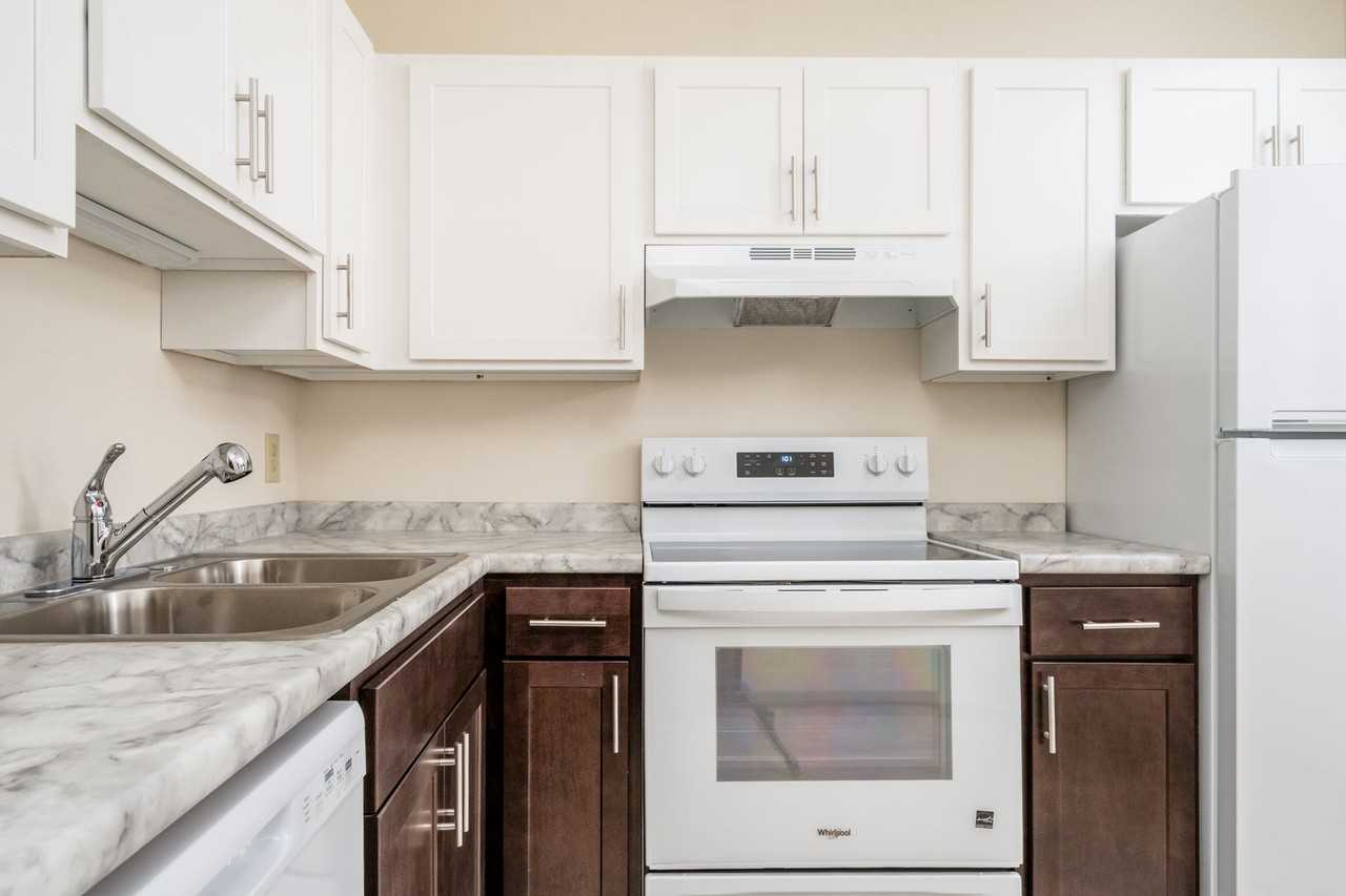 Woodcrest Townhomes - Photo 3 of 12