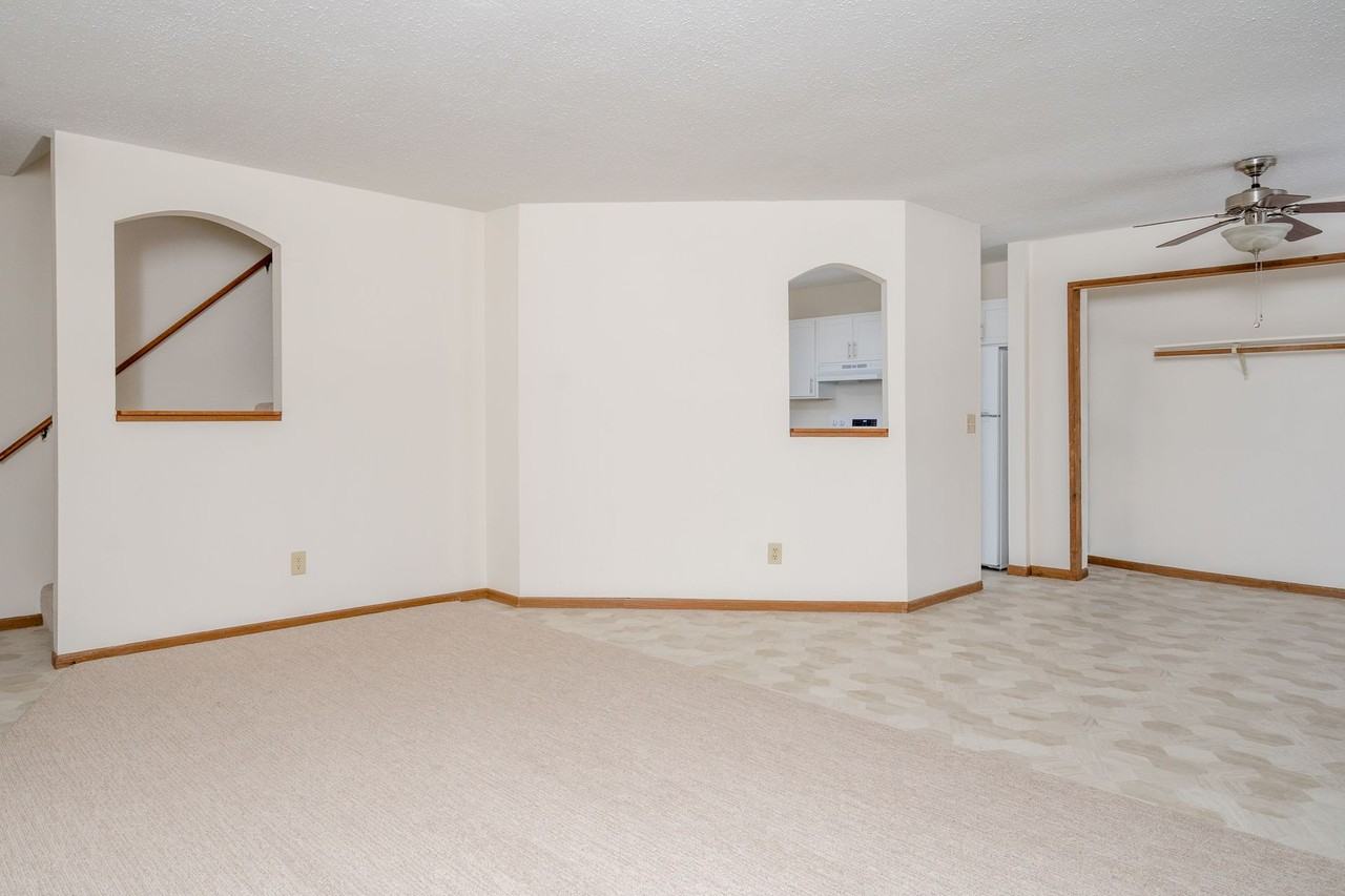 Woodcrest Townhomes - Photo 6 of 12