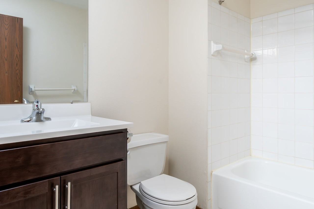 Woodcrest Townhomes - Photo 7 of 12