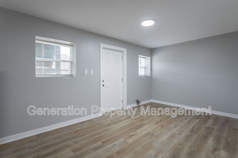 655 4th St Ne #4 - Photo 4 of 35