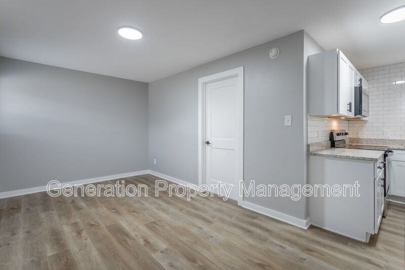 655 4th St Ne #4 - Photo 5 of 35