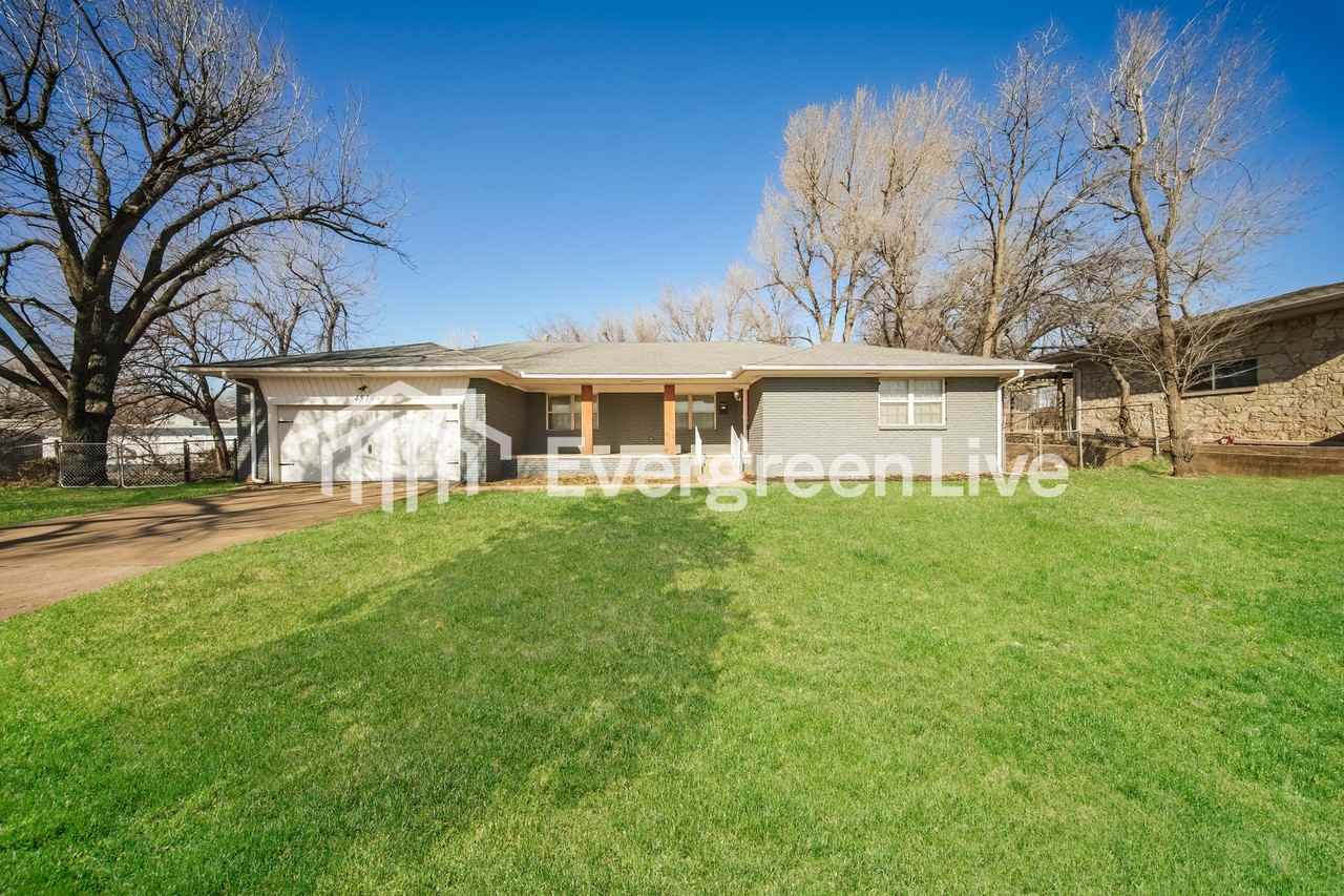 4519 Nw 8th St - Photo 2 of 16