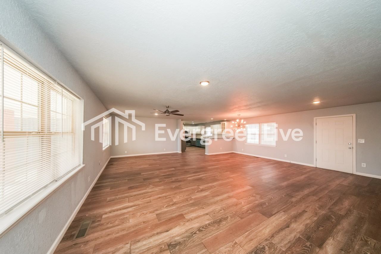 4519 Nw 8th St - Photo 4 of 16