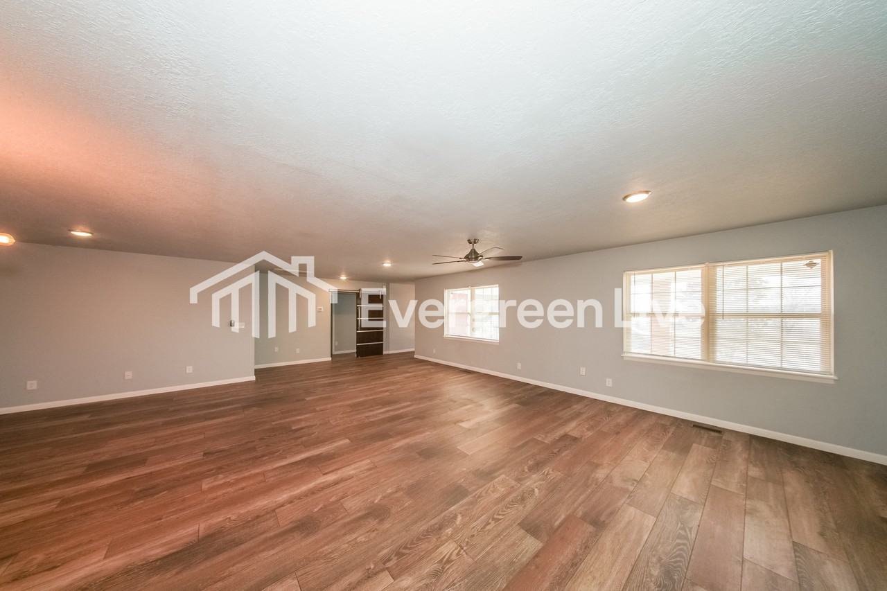 4519 Nw 8th St - Photo 5 of 16