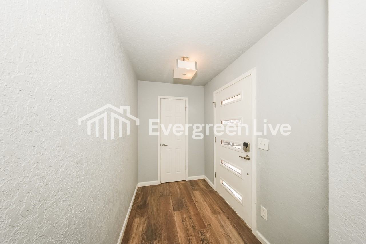 4519 Nw 8th St - Photo 6 of 16