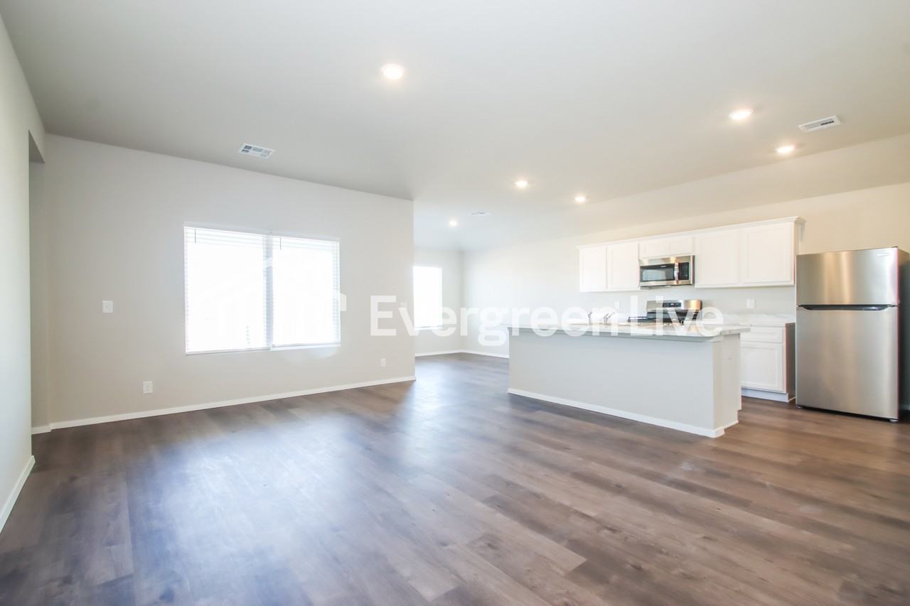 1100 W Lawton Rd - Photo 3 of 17