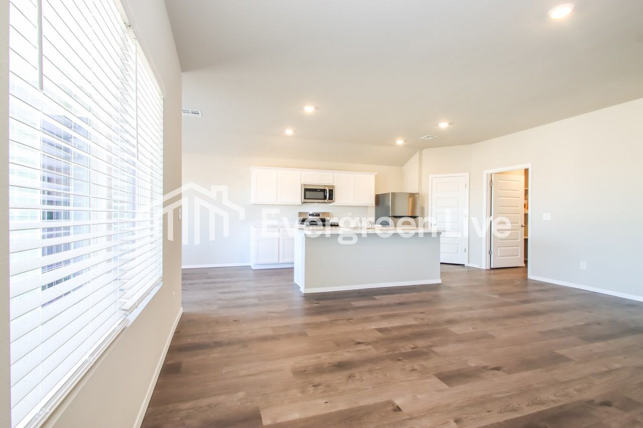 1100 W Lawton Rd - Photo 4 of 17