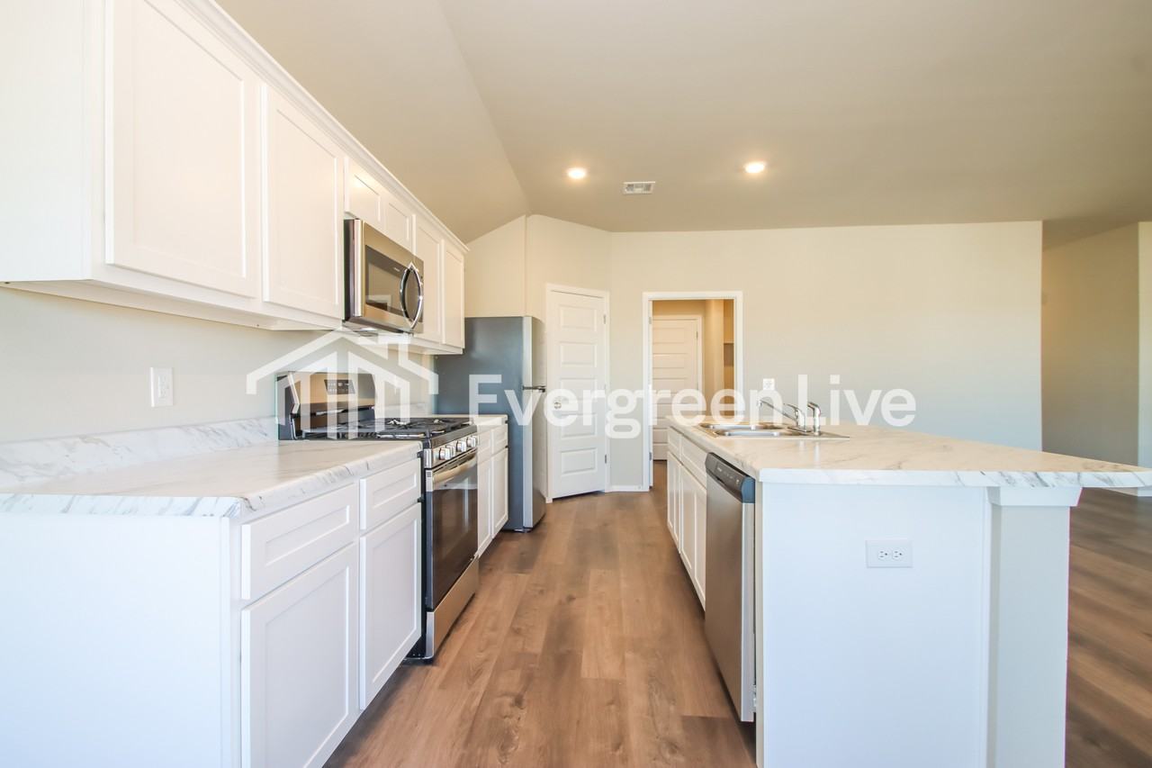 1100 W Lawton Rd - Photo 6 of 17