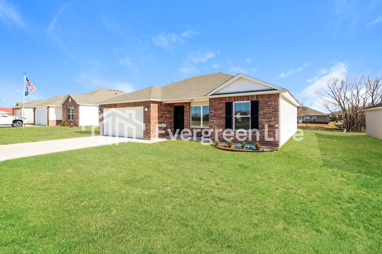 23035 S King Ridge Dr - Photo 3 of 17