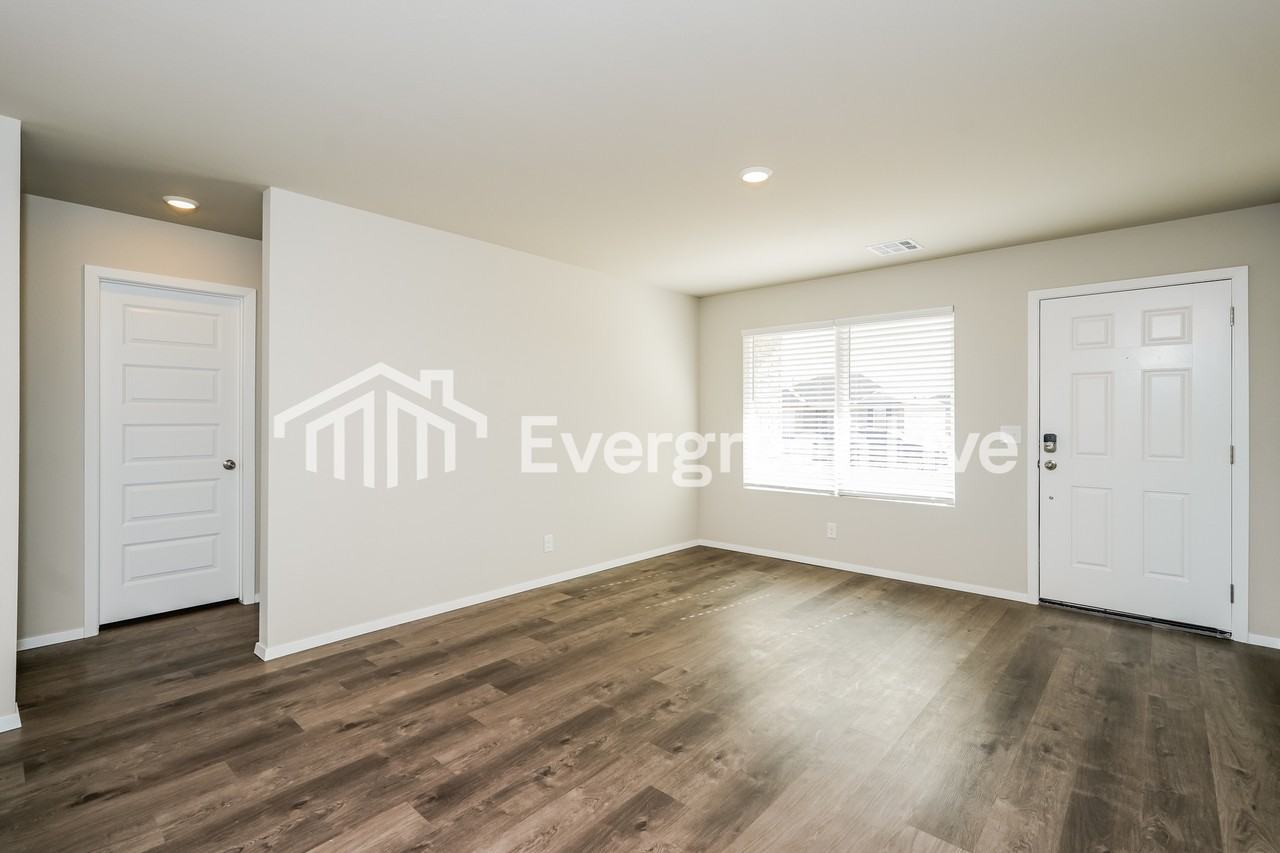 10105 E King Pl - Photo 4 of 17