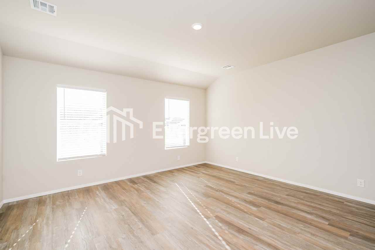 10106 E King Pl - Photo 4 of 16
