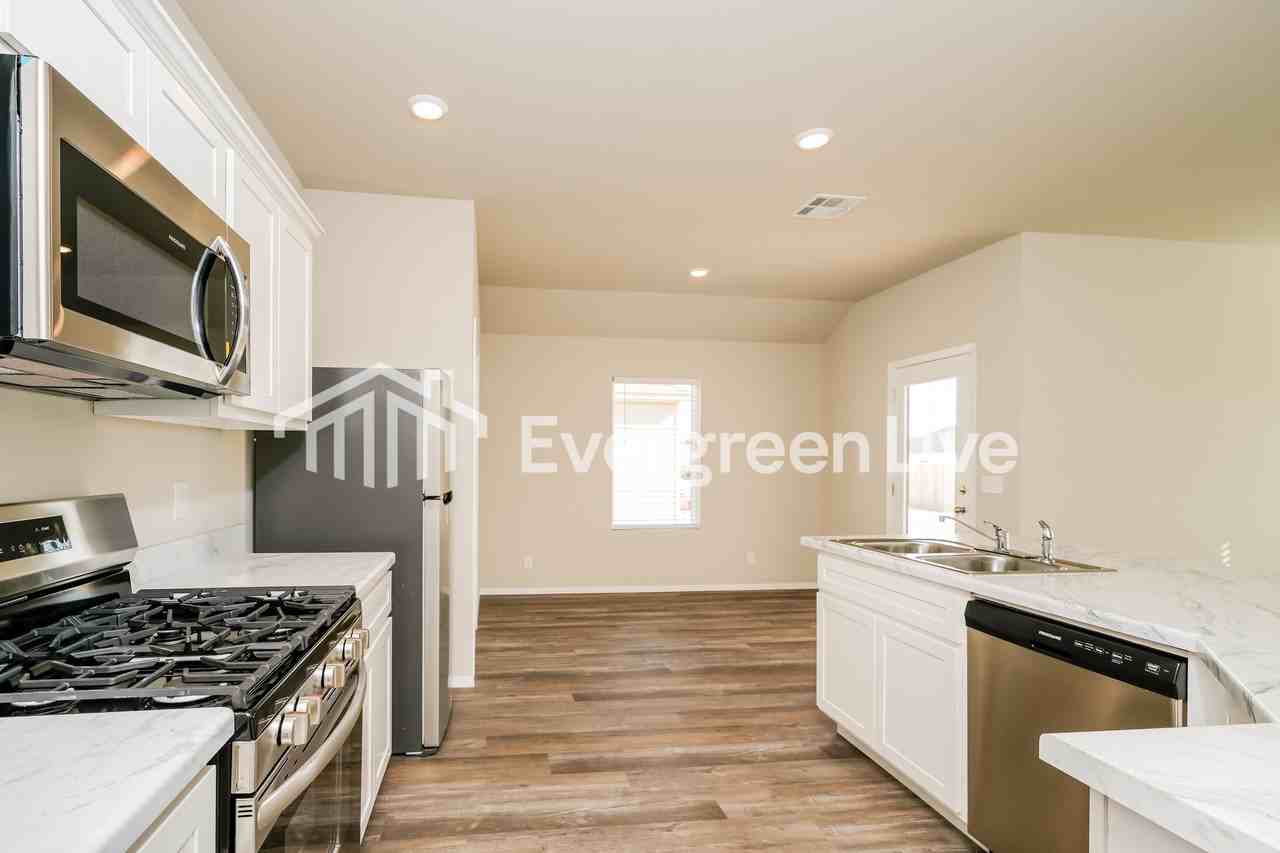 10106 E King Pl - Photo 6 of 16