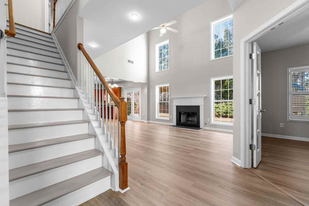 1360 Silvergate Dr - Photo 4 of 23