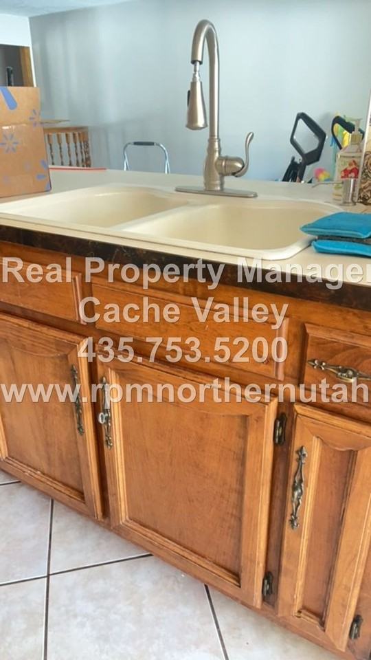 255 N 100 E - Photo 5 of 20