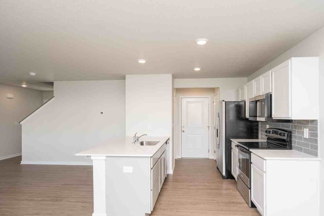 1037 35th Ct Se - Photo 4 of 7