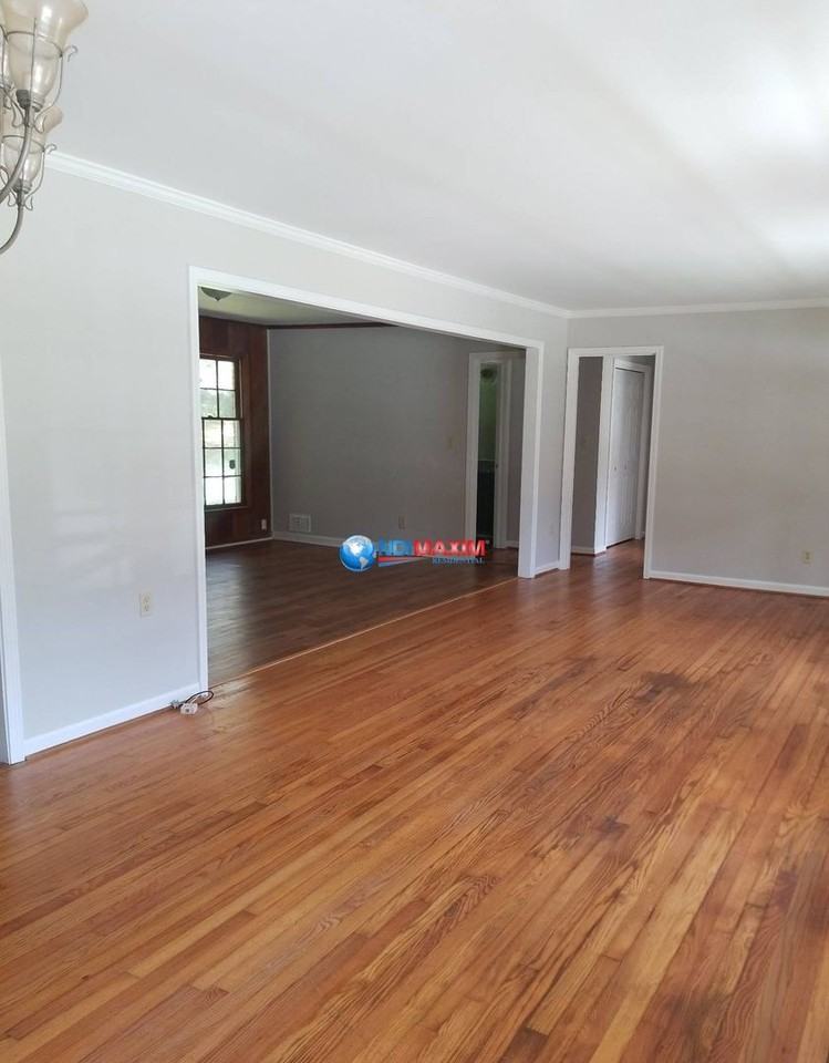 542 N Hairston Rd - Photo 3 of 18