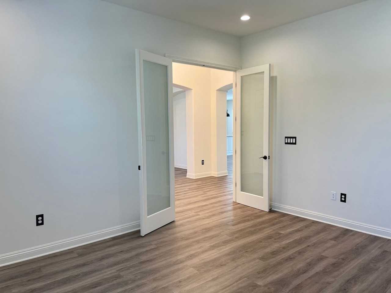 4114 Greendale Ct - Photo 4 of 26