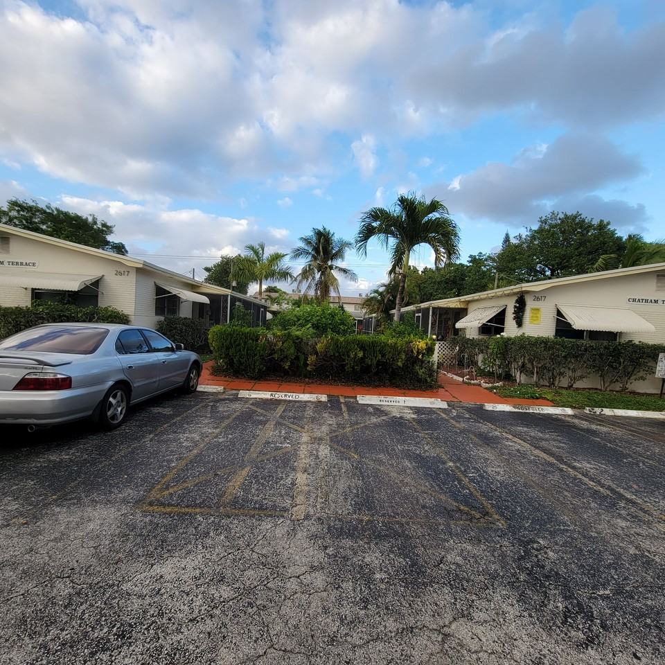 2617 Lincoln St Hollywood, FL 33020 - Photo 2 of 9