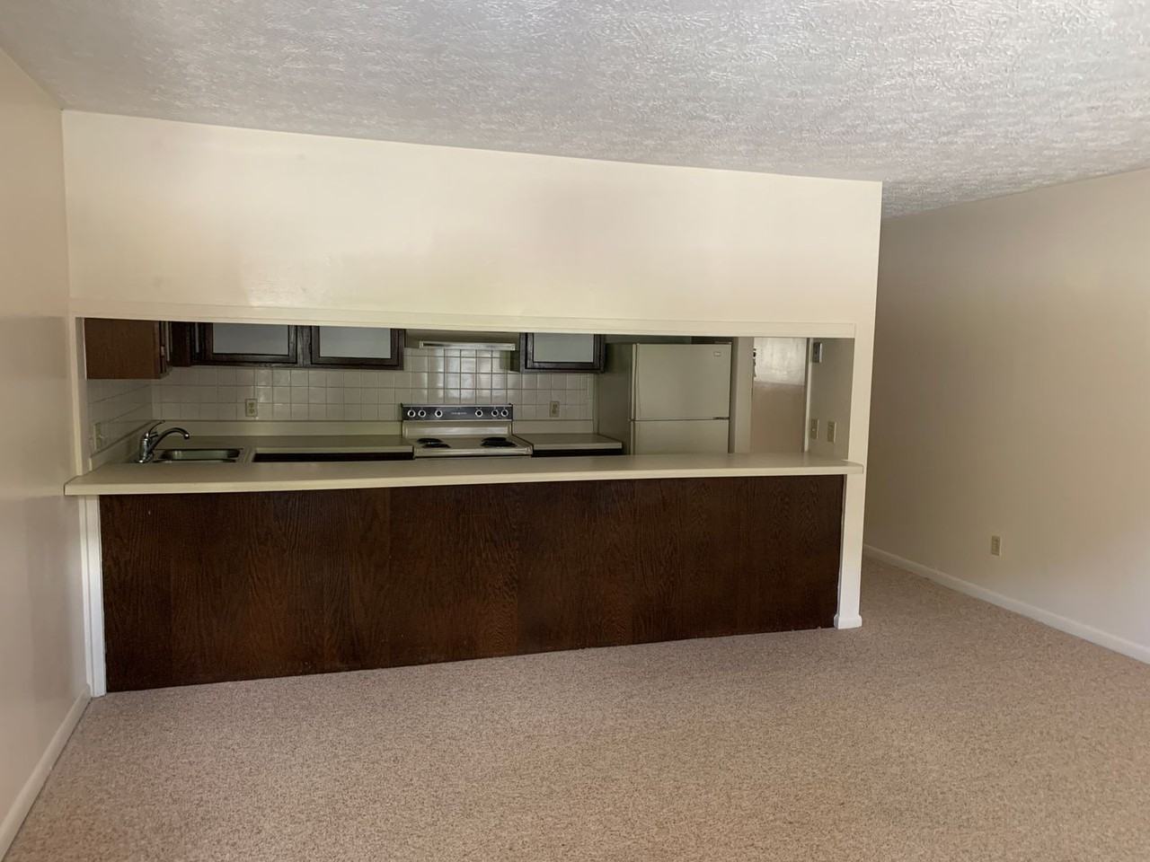 1469 W King St - Photo 3 of 22