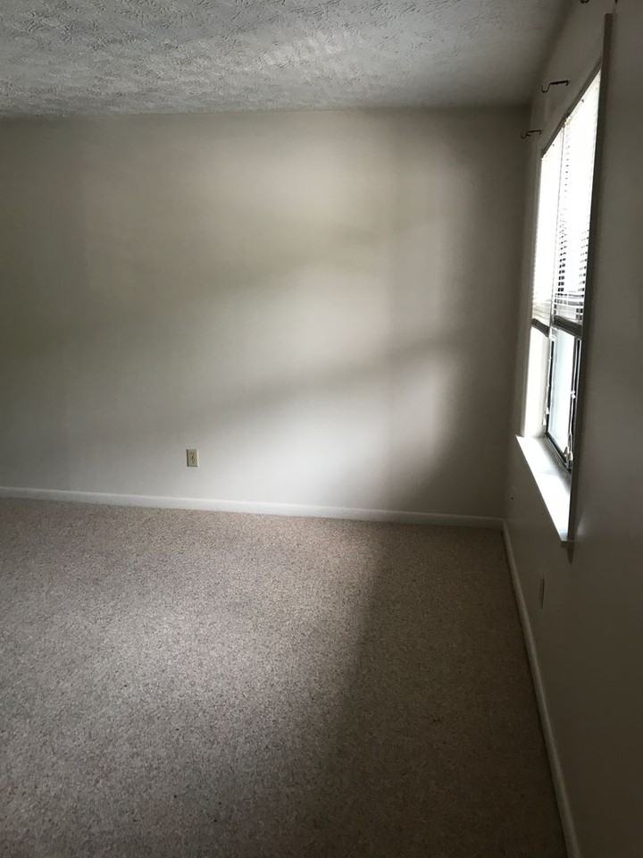 1469 W King St - Photo 6 of 22