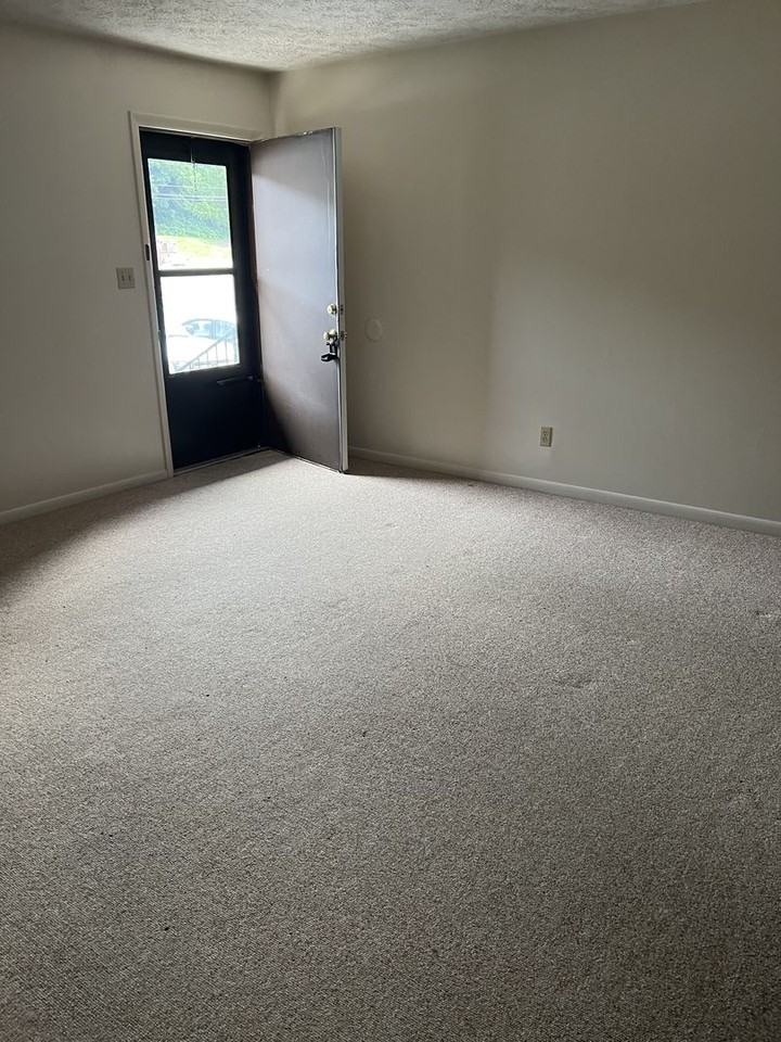 1469 W King St - Photo 7 of 22