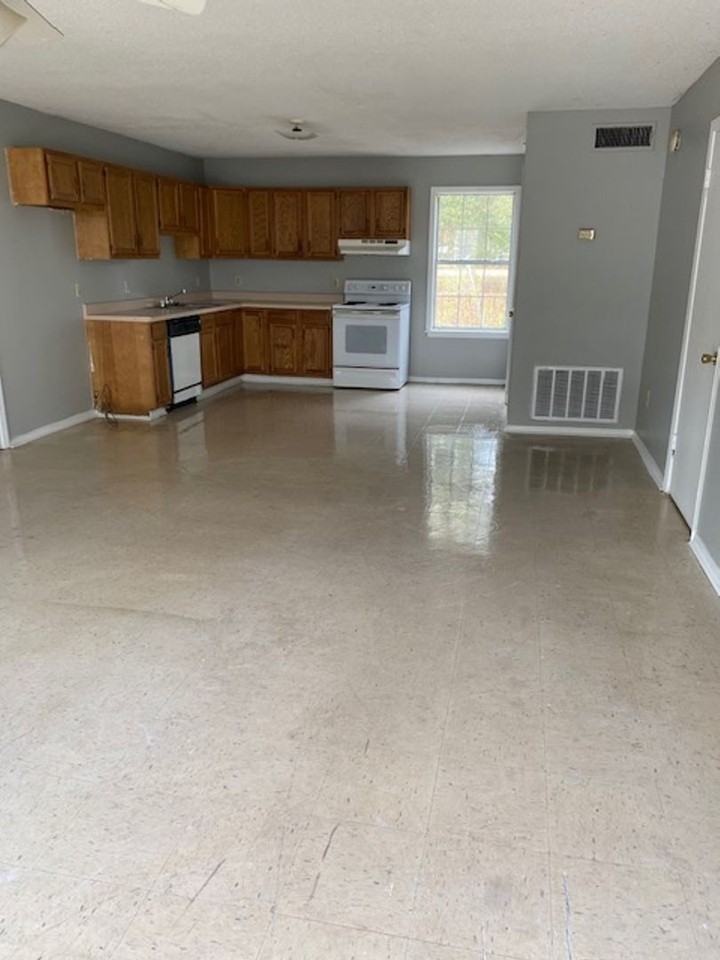 616 1/2 N Bayou Ave #J - Photo 4 of 15