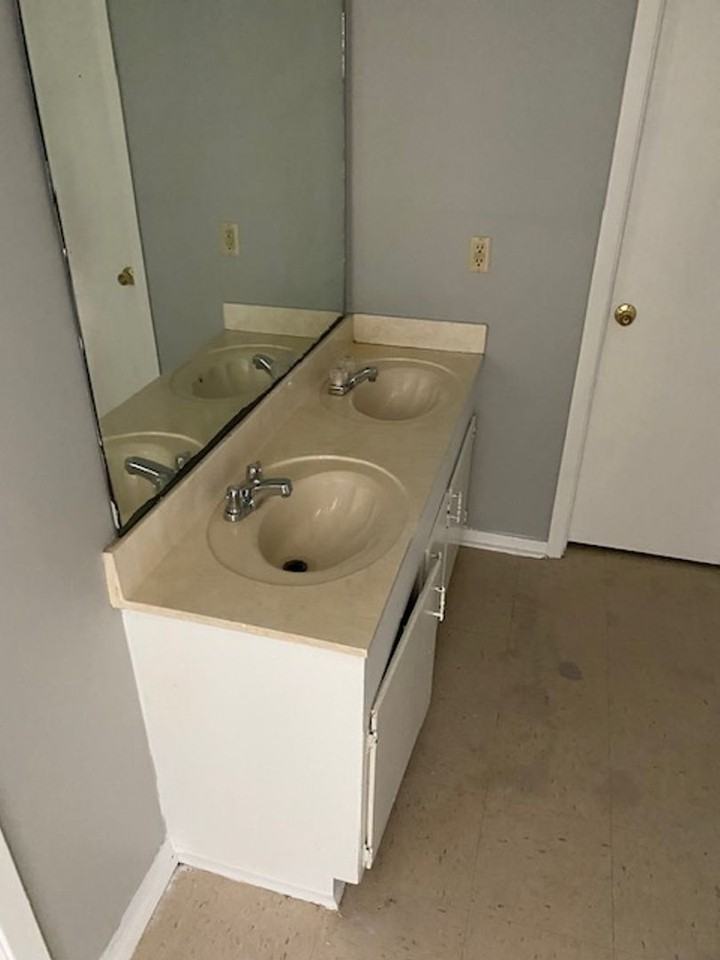 616 1/2 N Bayou Ave #J - Photo 6 of 15