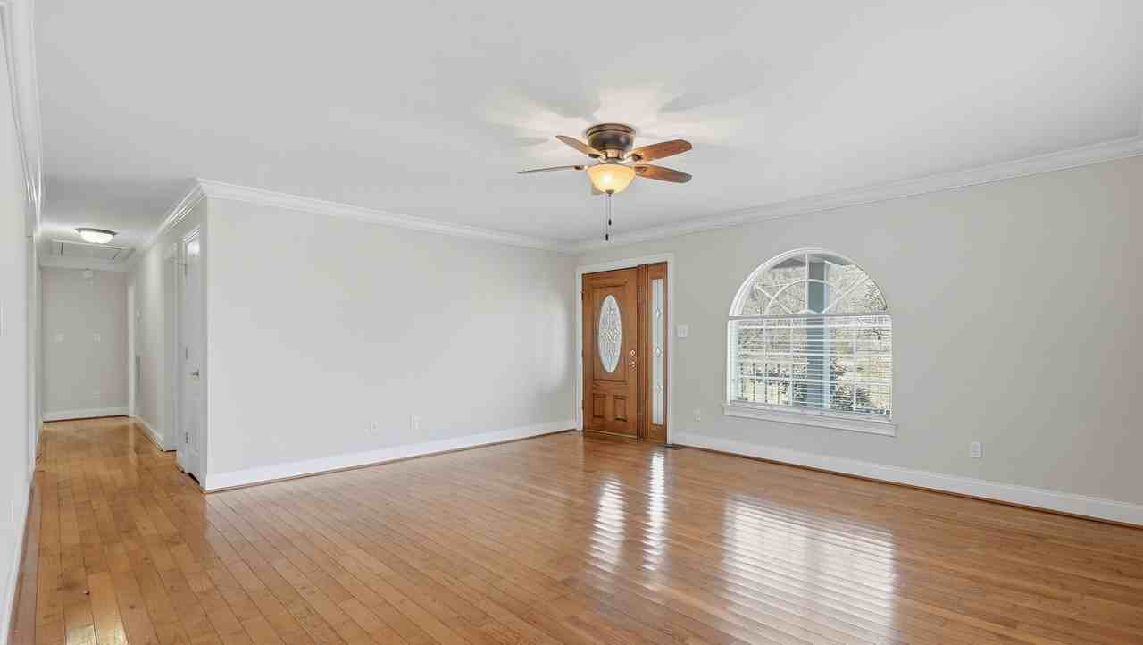 241 Mckeel Ln - Photo 5 of 16