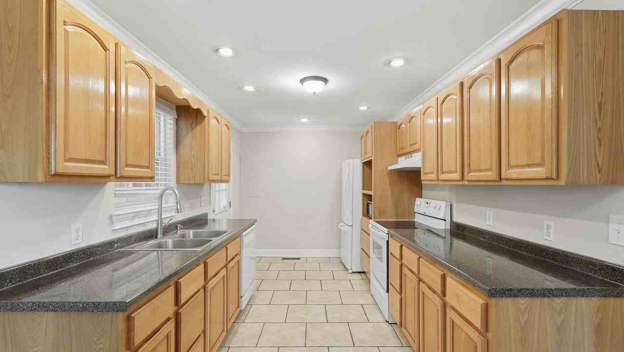 241 Mckeel Ln - Photo 7 of 16