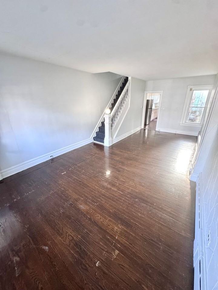 744 Saint John St - Photo 2 of 20