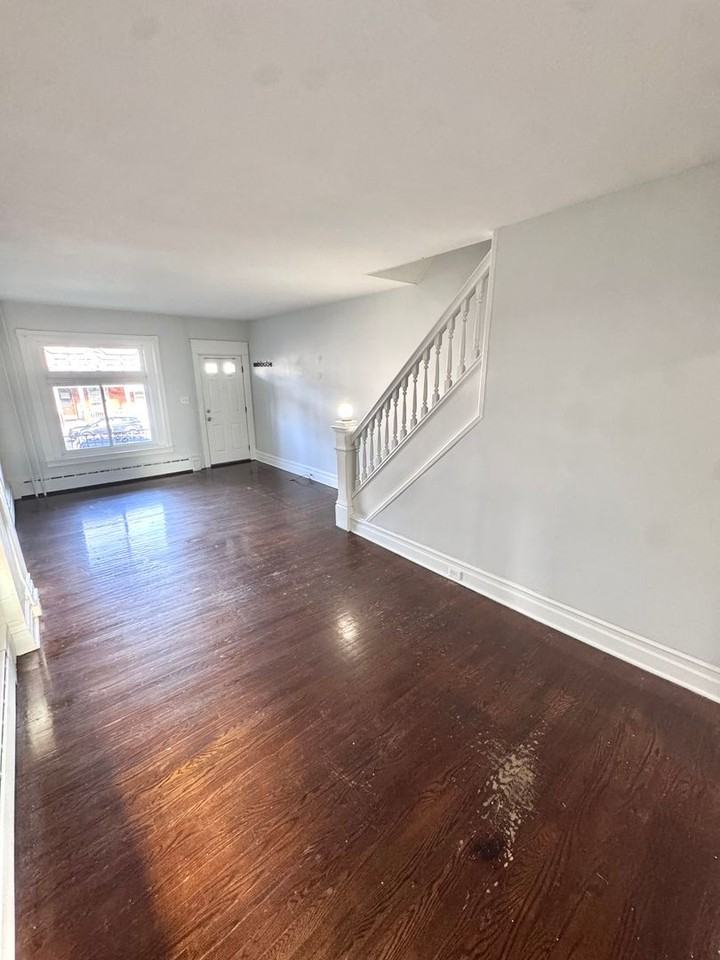 744 Saint John St - Photo 4 of 20