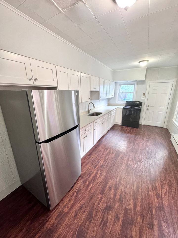 744 Saint John St - Photo 5 of 20