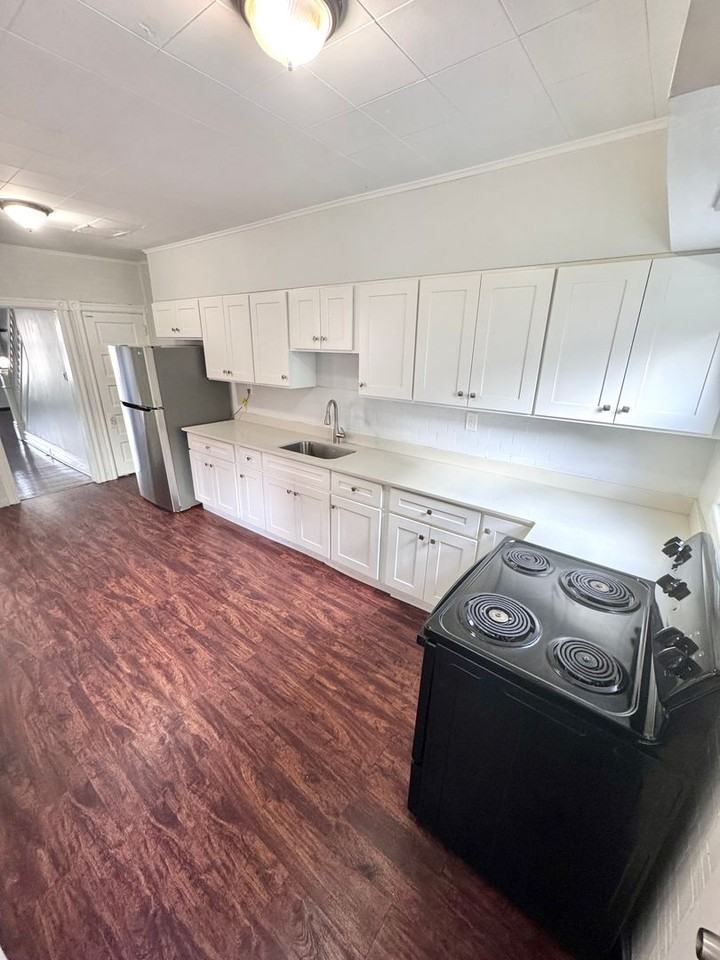 744 Saint John St - Photo 6 of 20