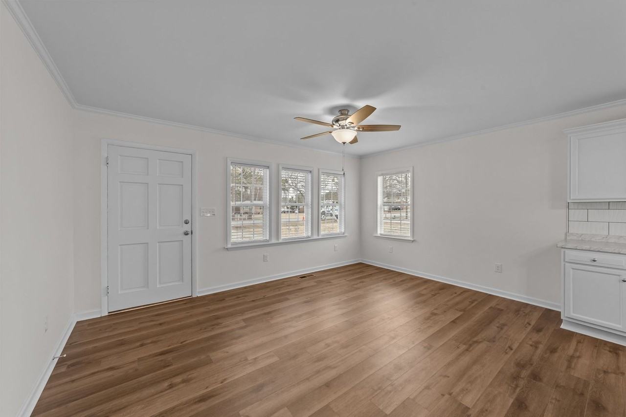 105 Shady Lane Dr - Photo 7 of 29