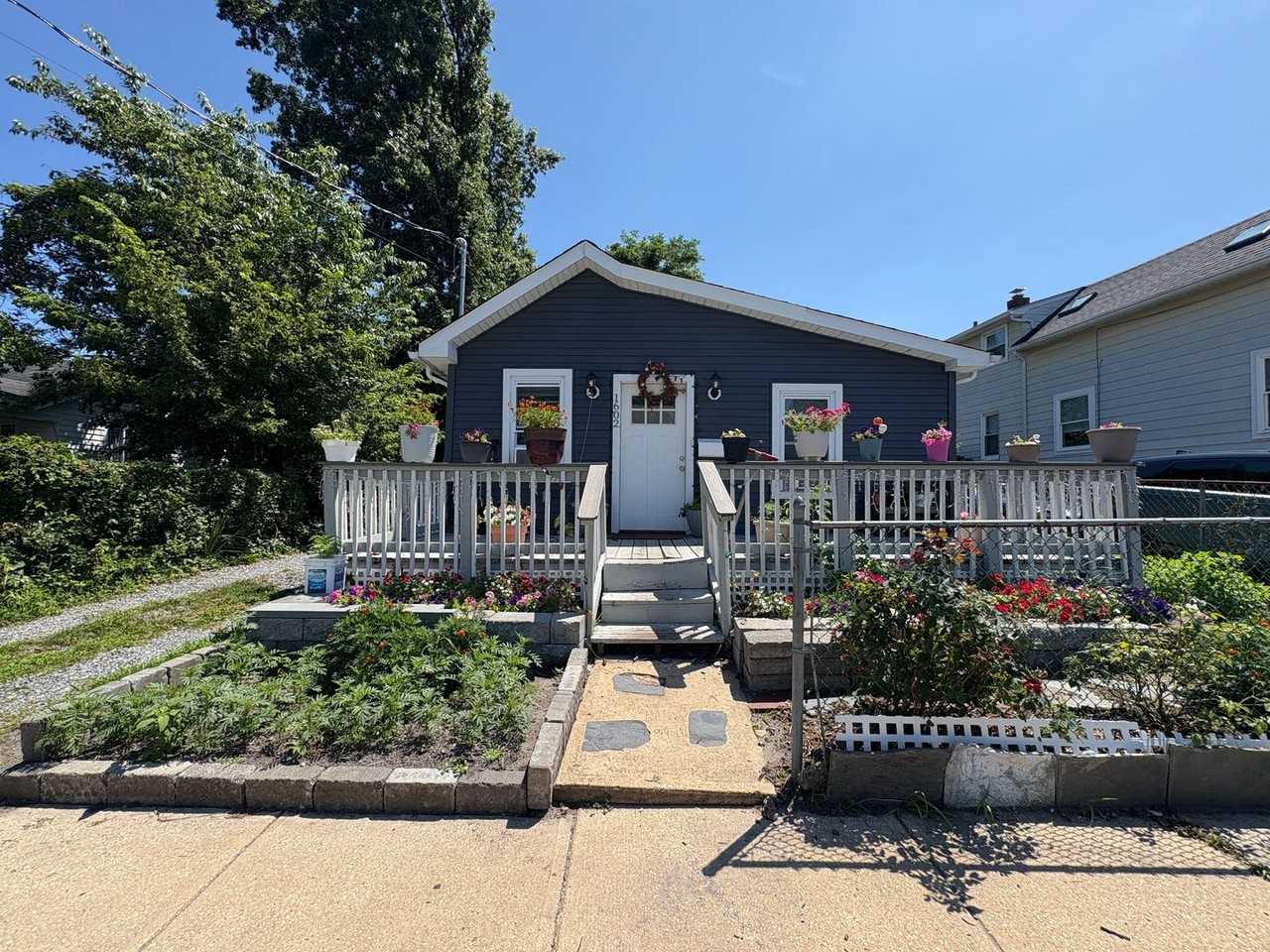 1602 Heck Ave - Photo 2 of 29