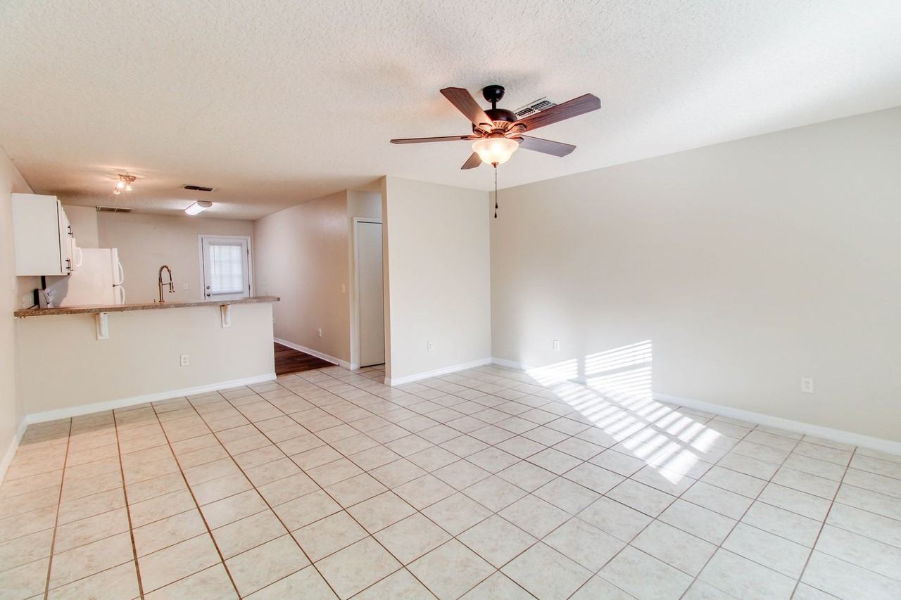 438 Jennifer Ln #B - Photo 3 of 9