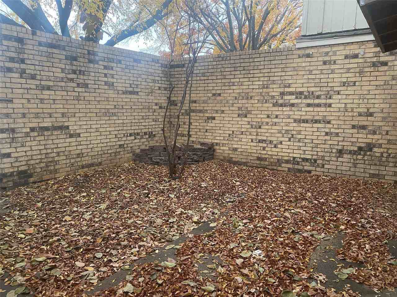 501 Towne House Ln - Photo 2 of 22