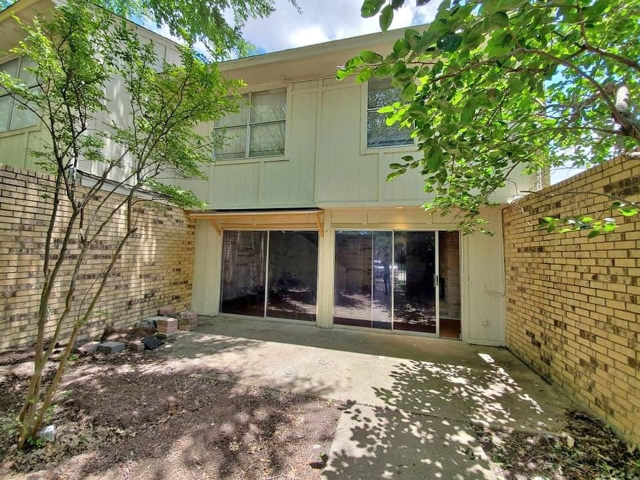 501 Towne House Ln - Photo 4 of 22