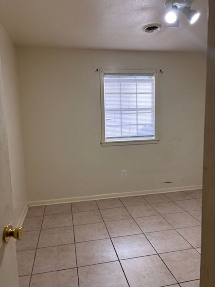 1134 Autumn St - Photo 5 of 8