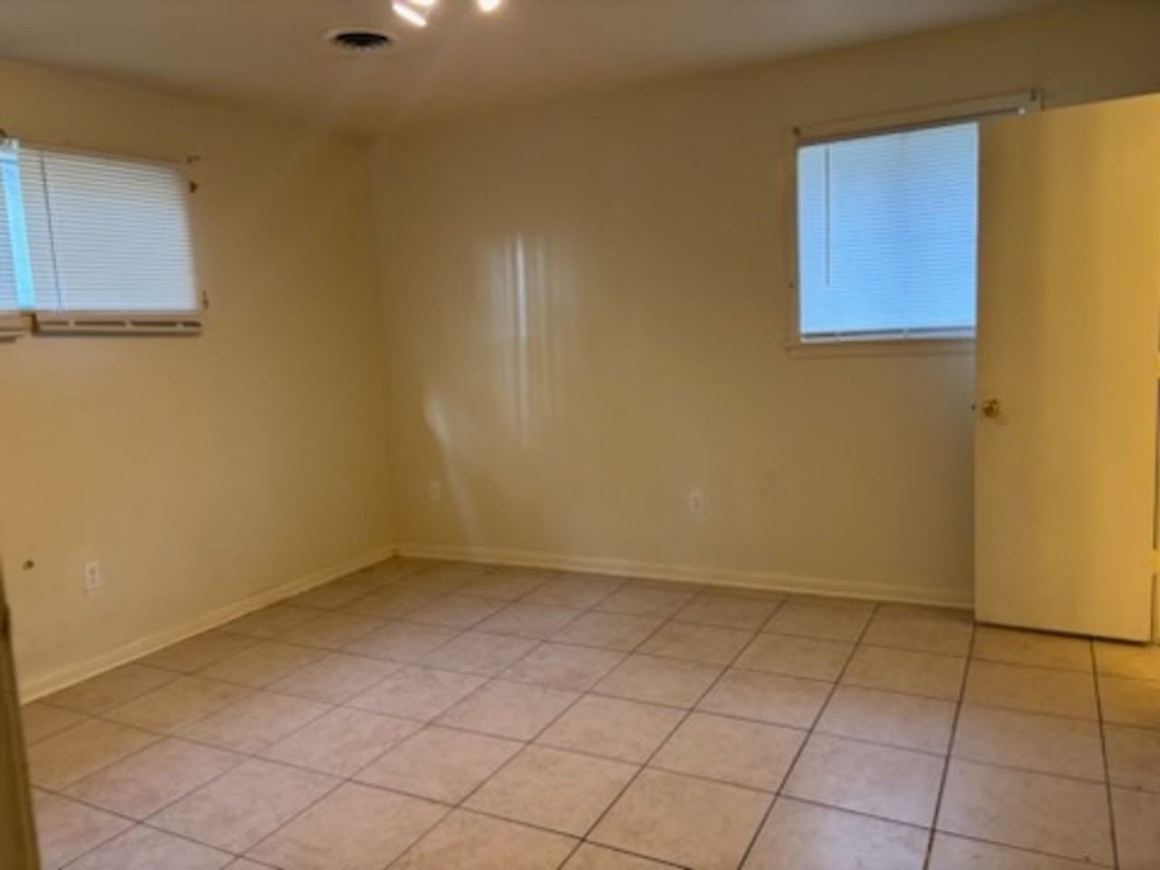 1134 Autumn St - Photo 7 of 8