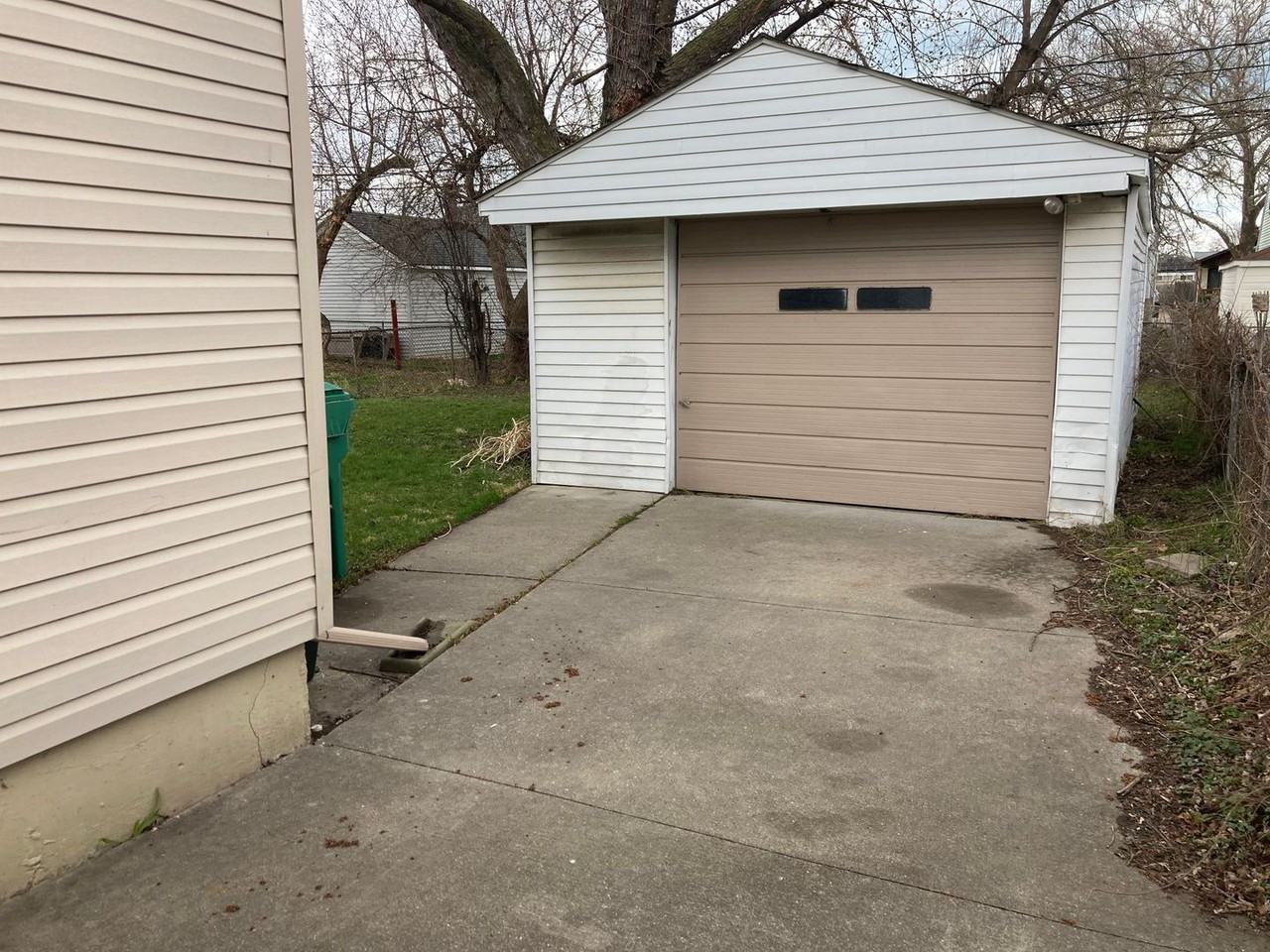 24924 Wilmot Ave - Photo 3 of 19