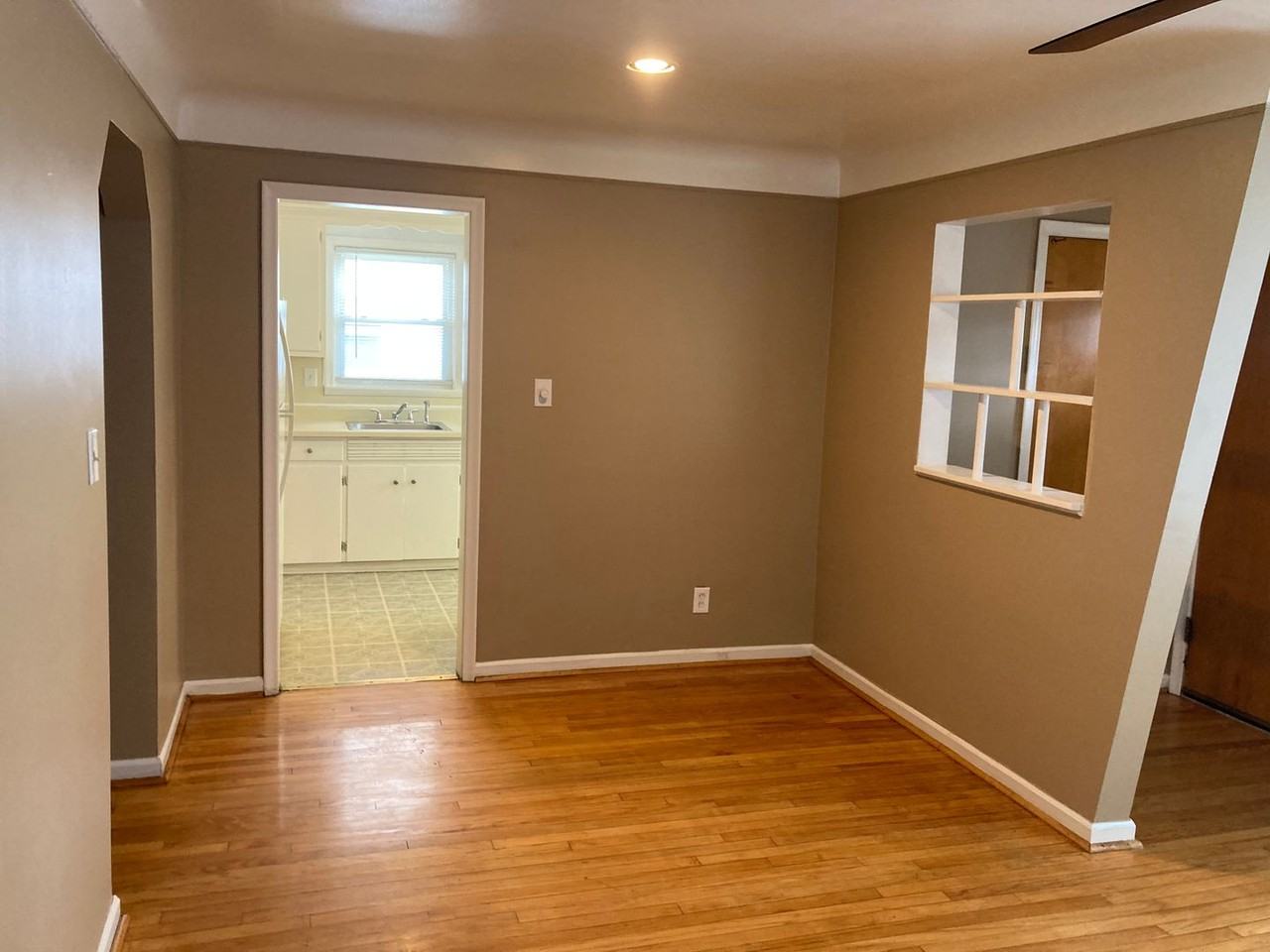 24924 Wilmot Ave - Photo 7 of 19