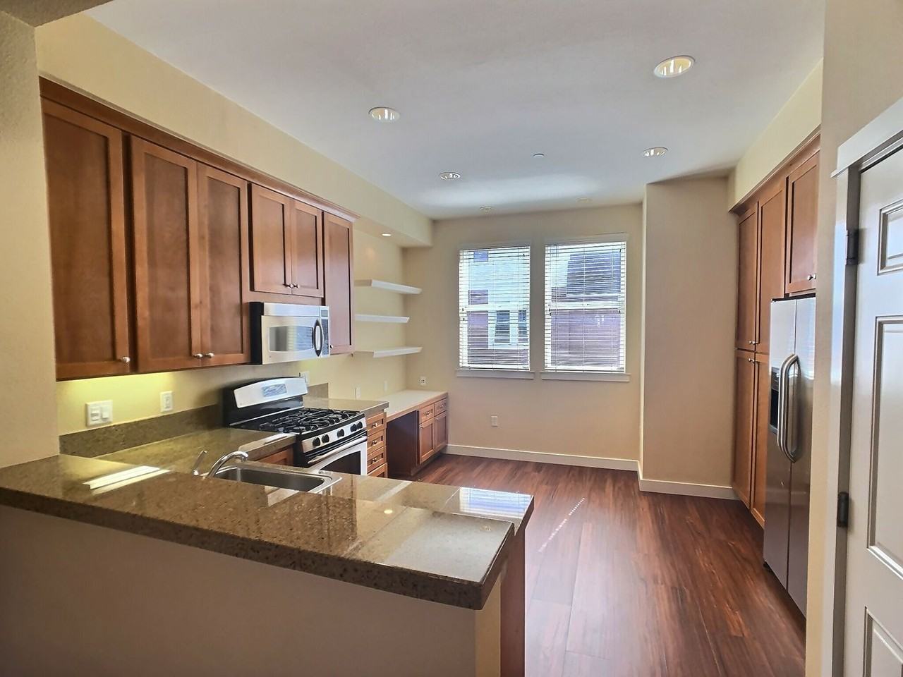 807 Frederick Cmns - Photo 5 of 22