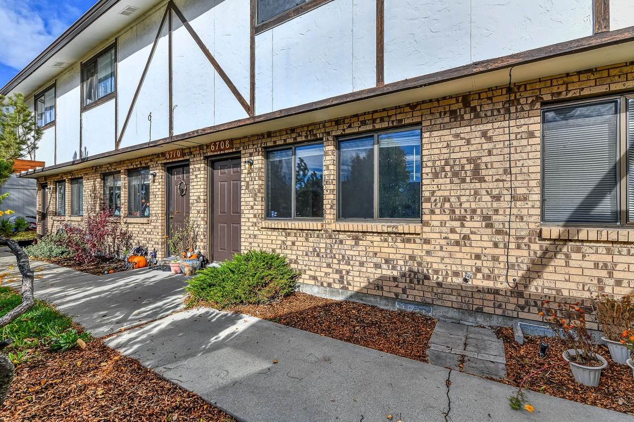 6708 W Douglas St - Photo 3 of 22