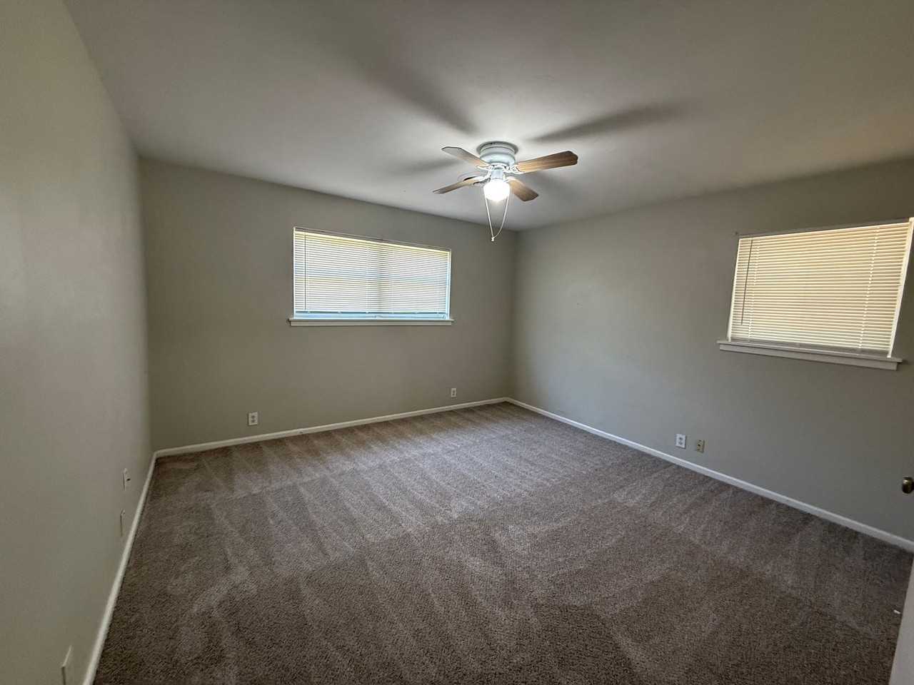 3018 68th St - Photo 7 of 11