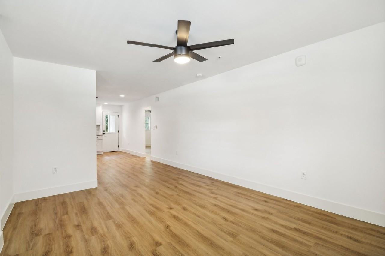 1900 Danese Ct - Photo 4 of 16